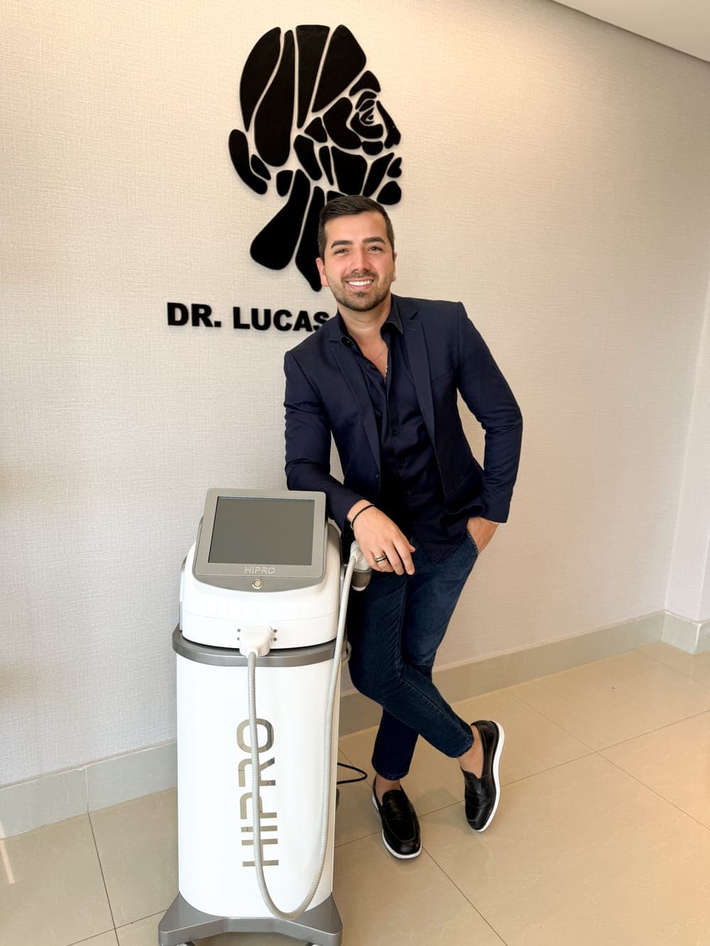 Equipamento Hipro de ultrassom microfocado no Instituto Cantão