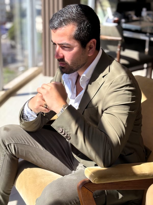 Dr. Lucas Cantão em atendimento